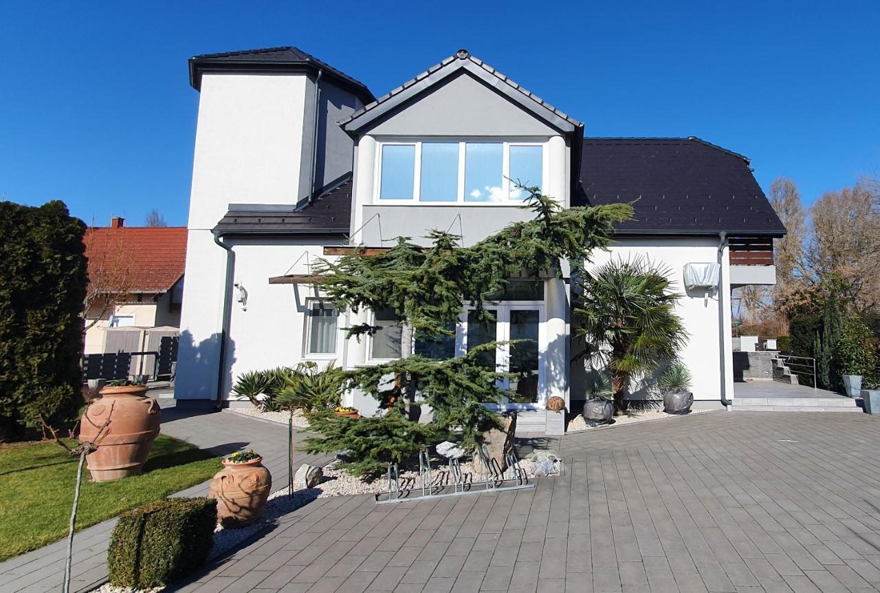 Ancsi Apartmanhaz Balatonlelle Bagian luar foto