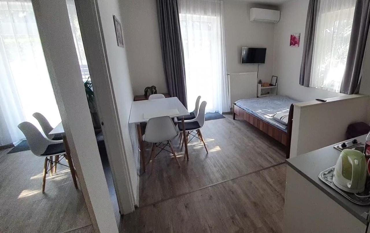 Ancsi Apartmanhaz Balatonlelle Bagian luar foto