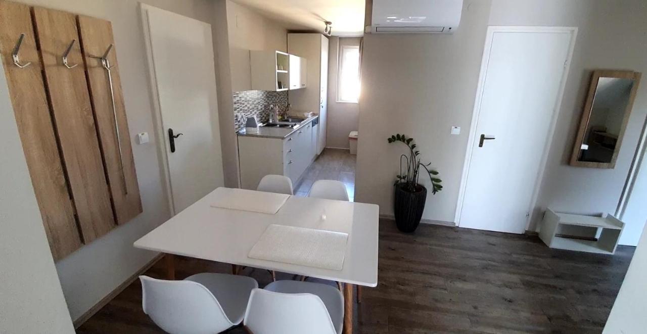 Ancsi Apartmanhaz Balatonlelle Bagian luar foto