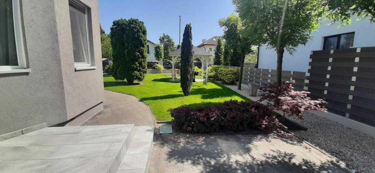 Ancsi Apartmanhaz Balatonlelle Bagian luar foto