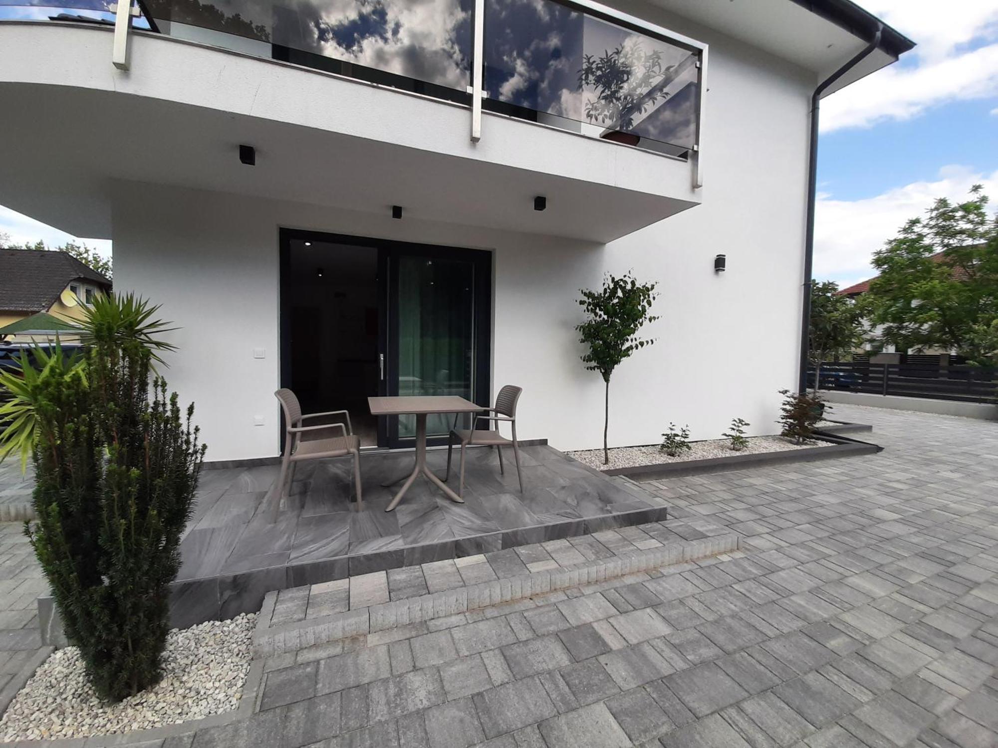 Ancsi Apartmanhaz Balatonlelle Bagian luar foto