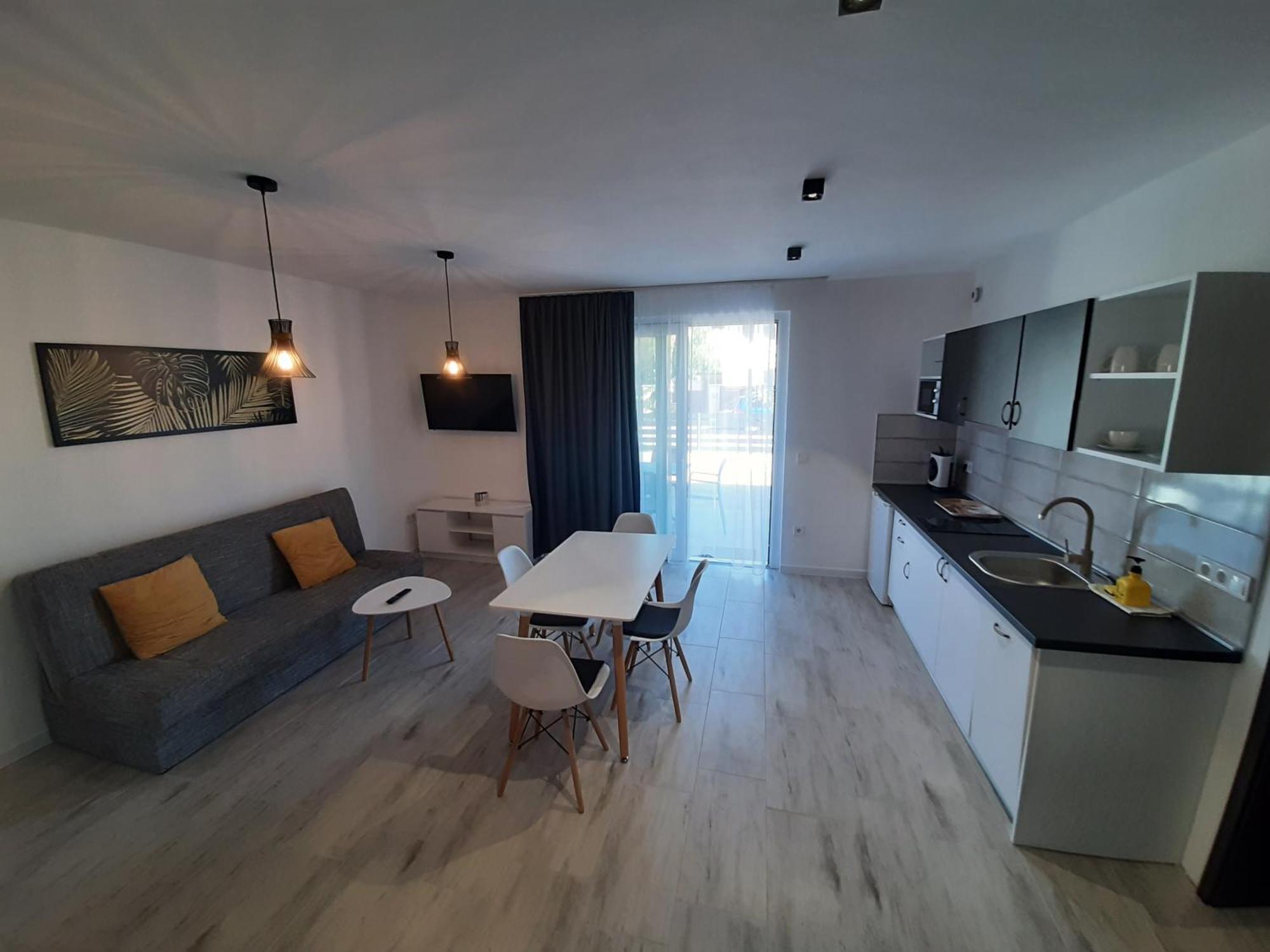 Ancsi Apartmanhaz Balatonlelle Bagian luar foto